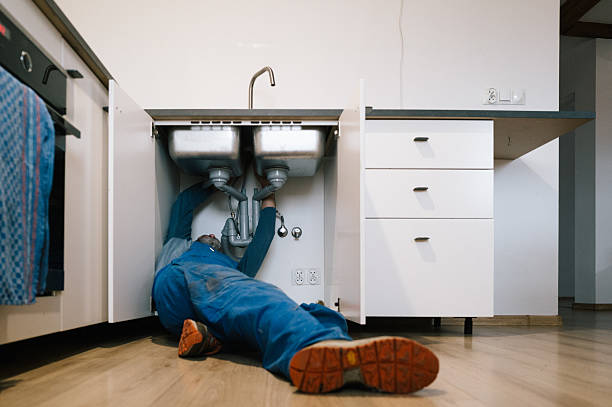 Professional Leak Detection technician working in Deerfield, IL